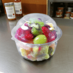 12 oz. Sho Bowl with Hinged Dome Lid with fruit inside